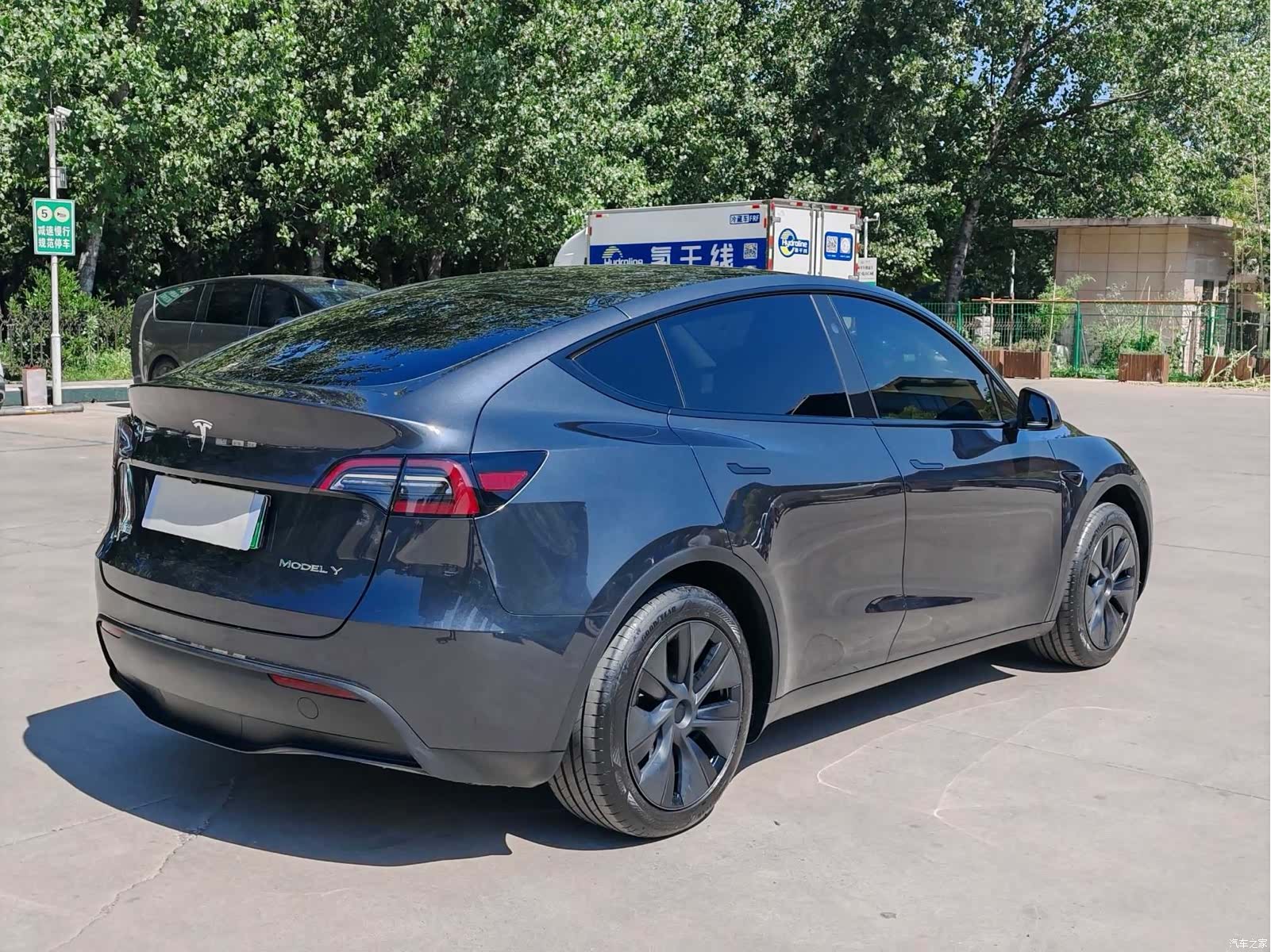 Tesla Model Y, 2024 13
