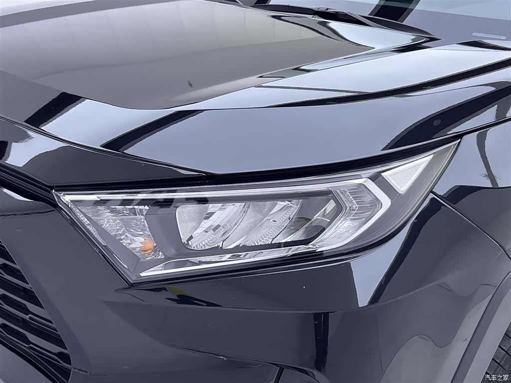 Toyota RAV4, 2022 9