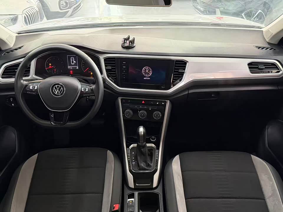 Volkswagen T-ROC exploring Songs