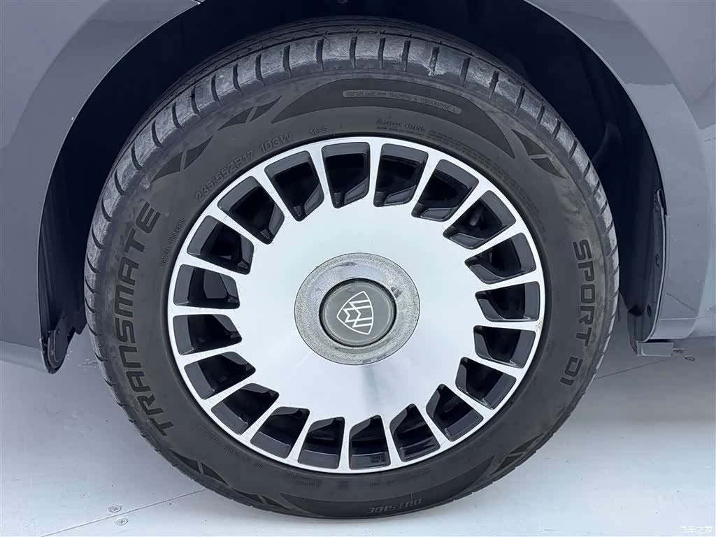 Mercedes-Benz 7, 2023 11
