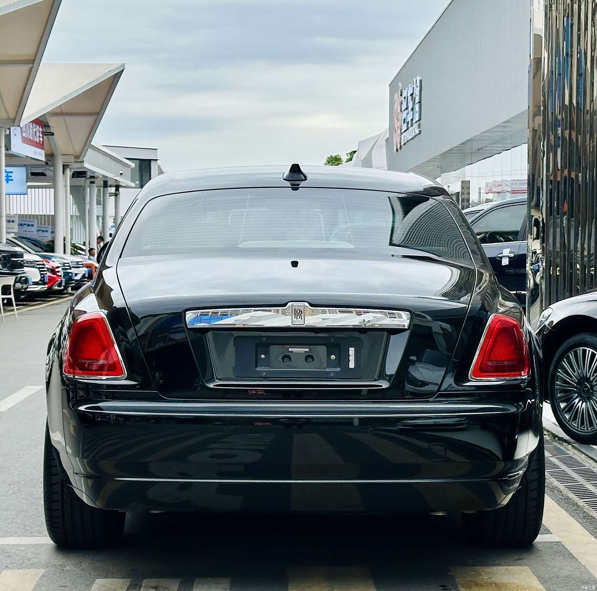 Rolls-Royce Ghost, 2018 все фото