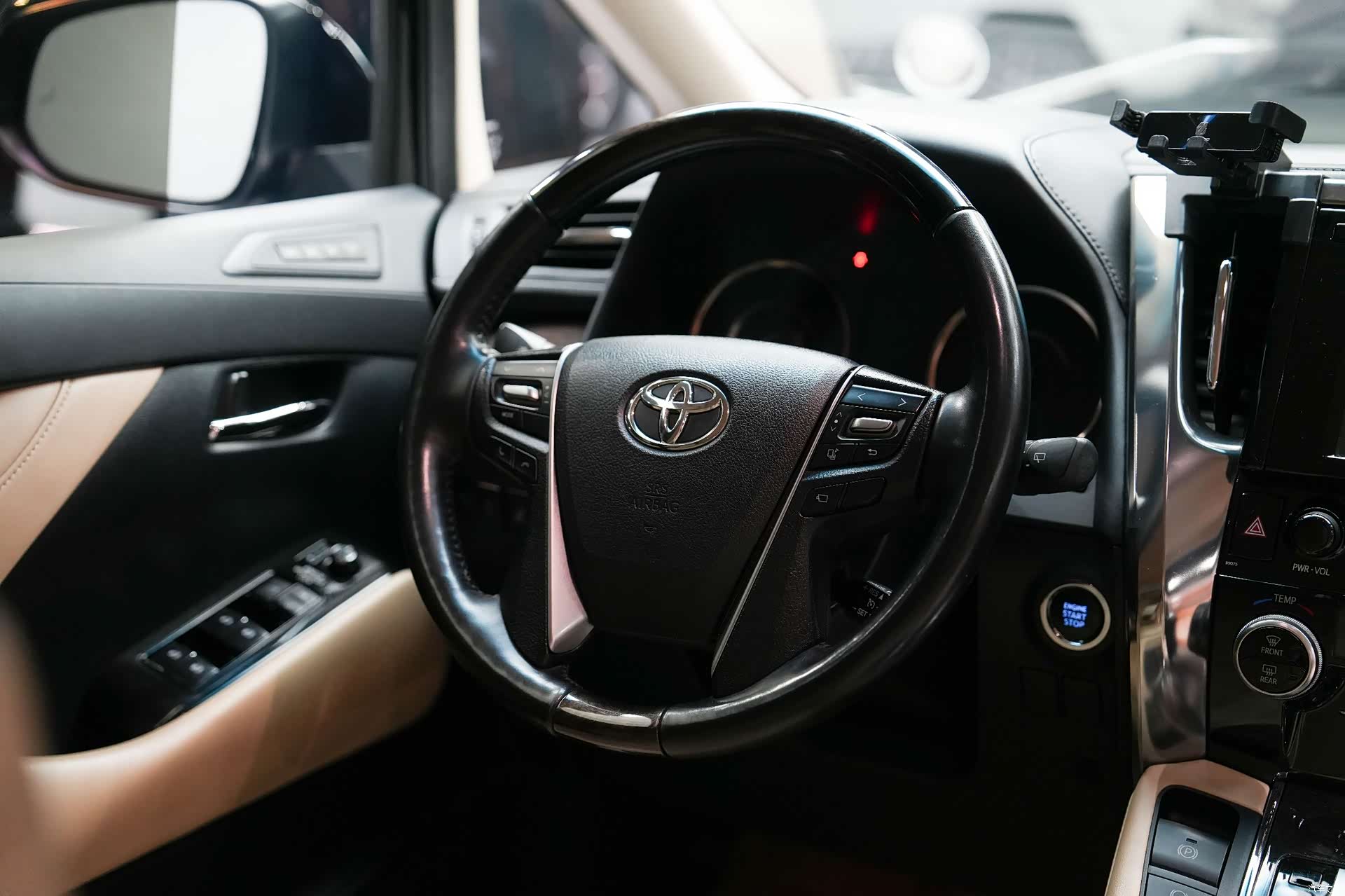 Toyota Alphard, 2018 8