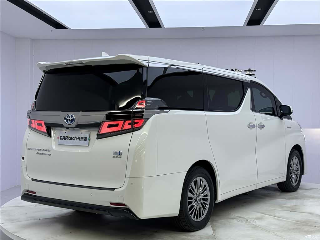 Toyota Vellfire, 2022 4