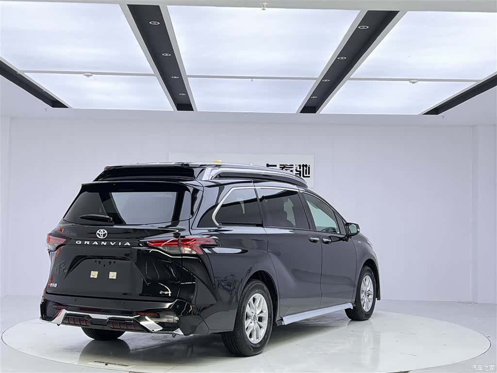 Toyota Granvia, 2024 все фото
