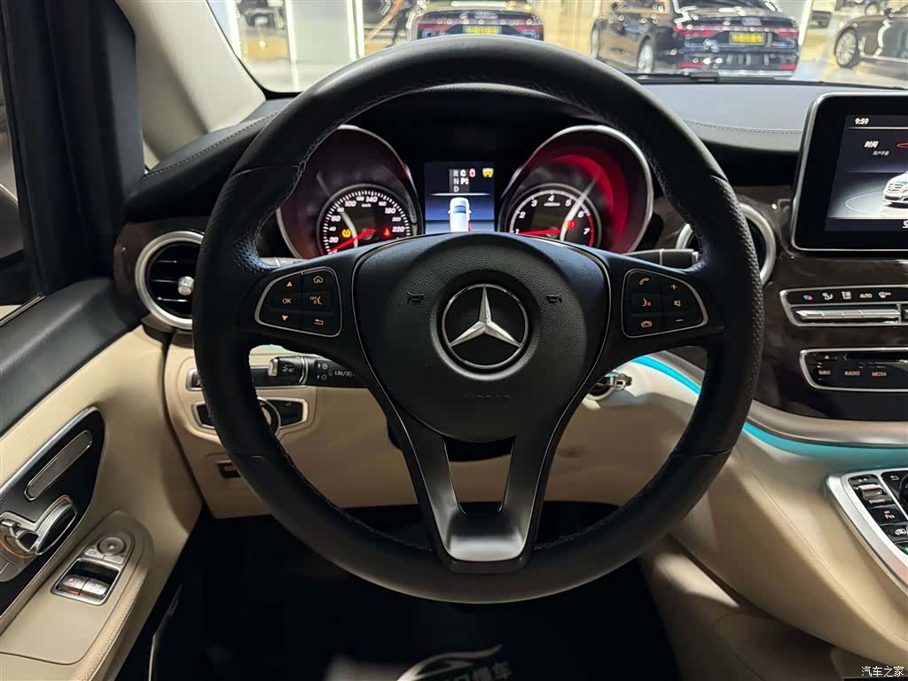 Mercedes-Benz V-Class, 2020 16