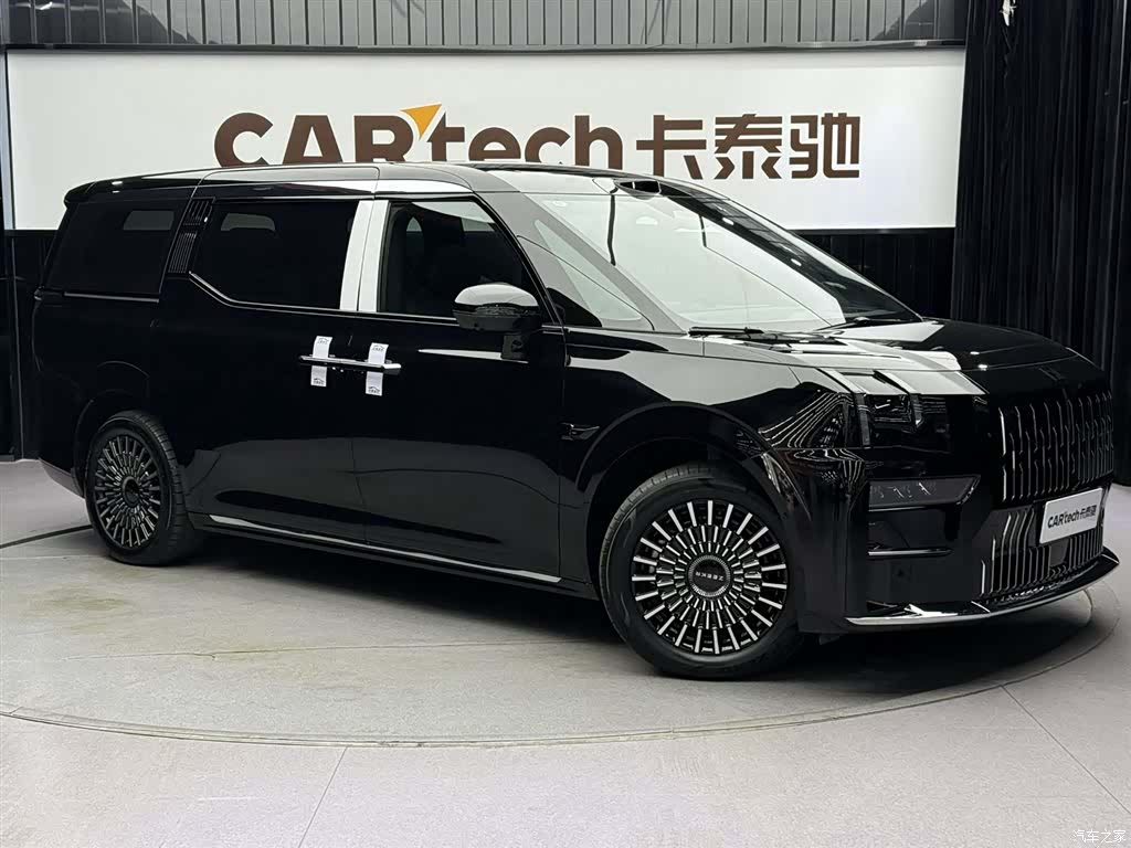 Zeekr 009, 2025 10