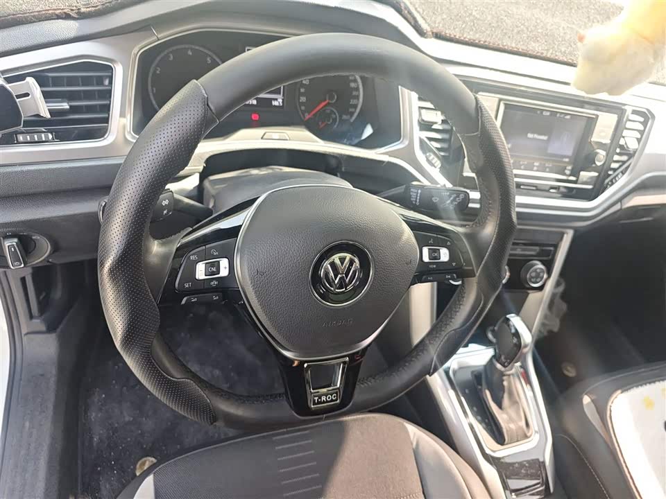 Volkswagen T-ROC exploring Songs