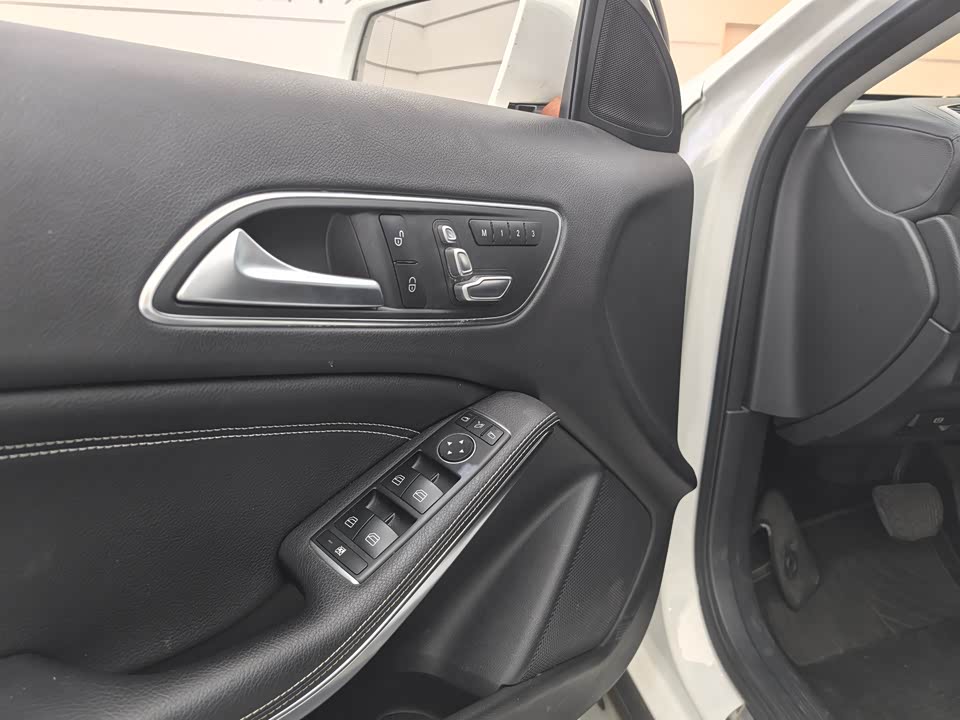 Mercedes-Benz GLA Mercedes-Benz GLA