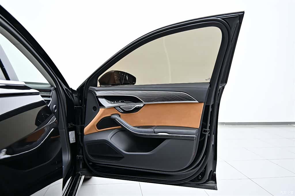 Audi A8L, 2024 21