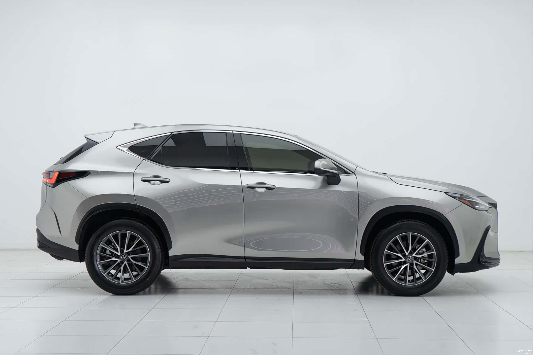 Lexus NX, 2022 3