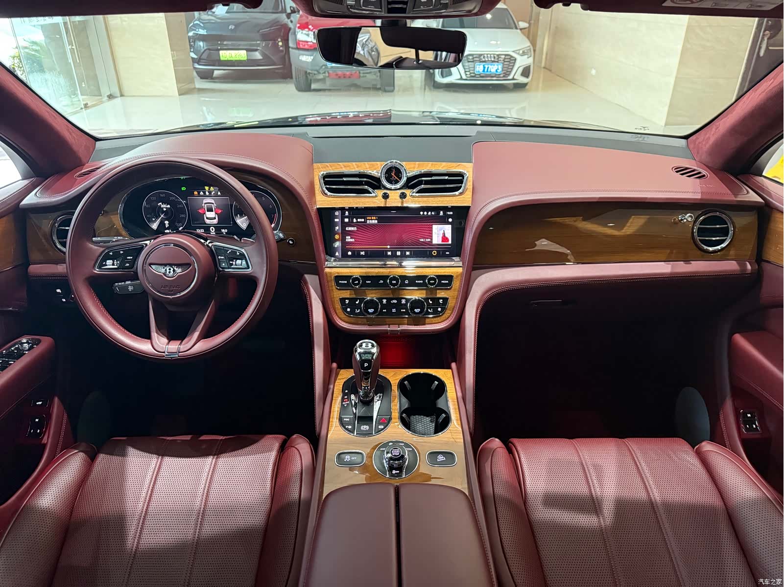 Bentley Bentayga, 2022 17