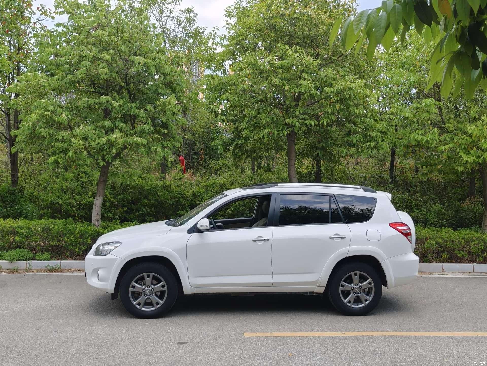 Toyota RAV4, 2013 4