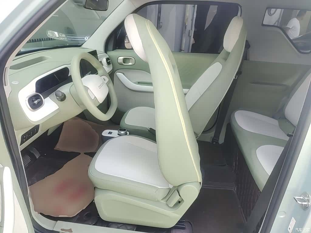 Geely Panda, 2025 15