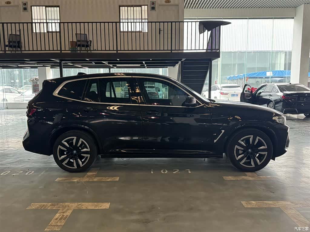BMW iX3, 2023 4