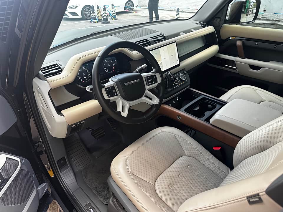 Land Rover guard
