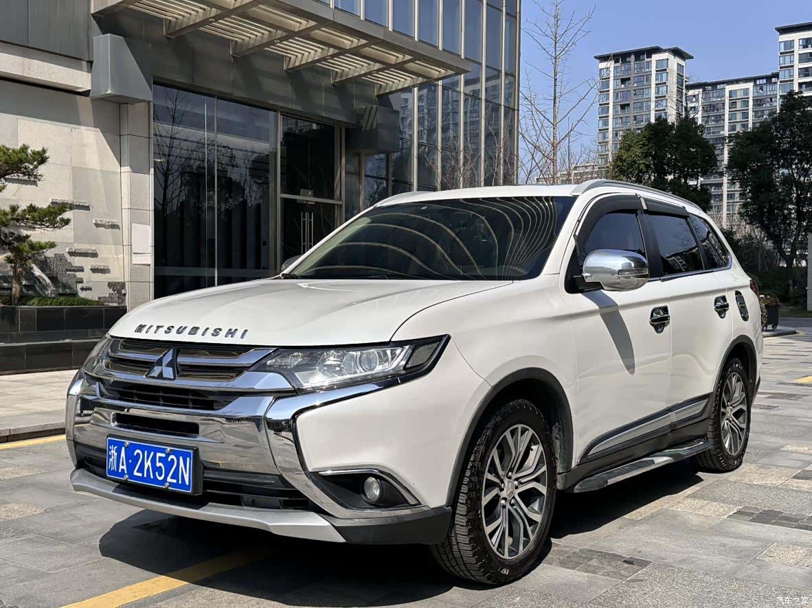 Mitsubishi Outlander, 2017 1