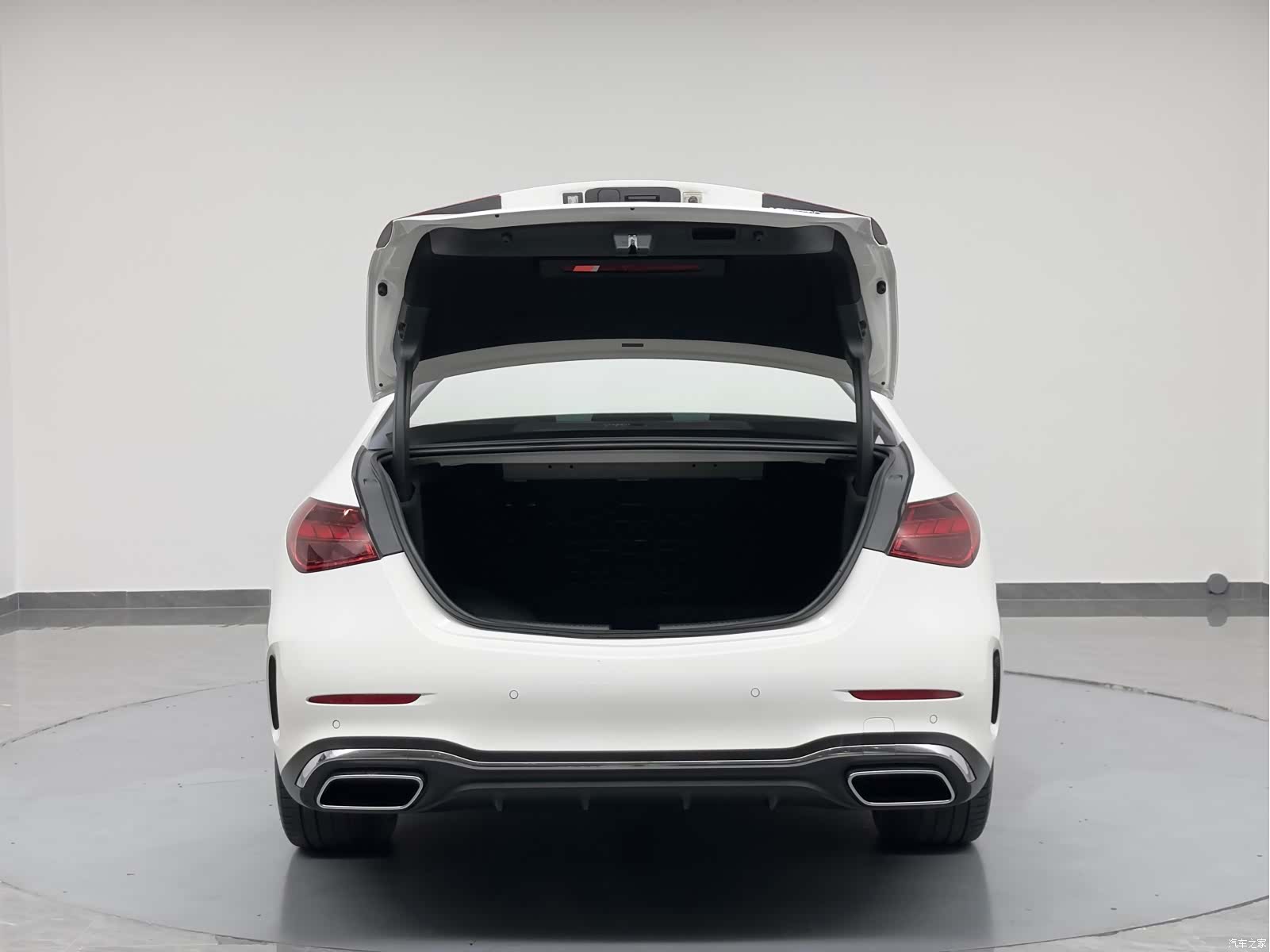 Mercedes-Benz C-Class, 2024 29