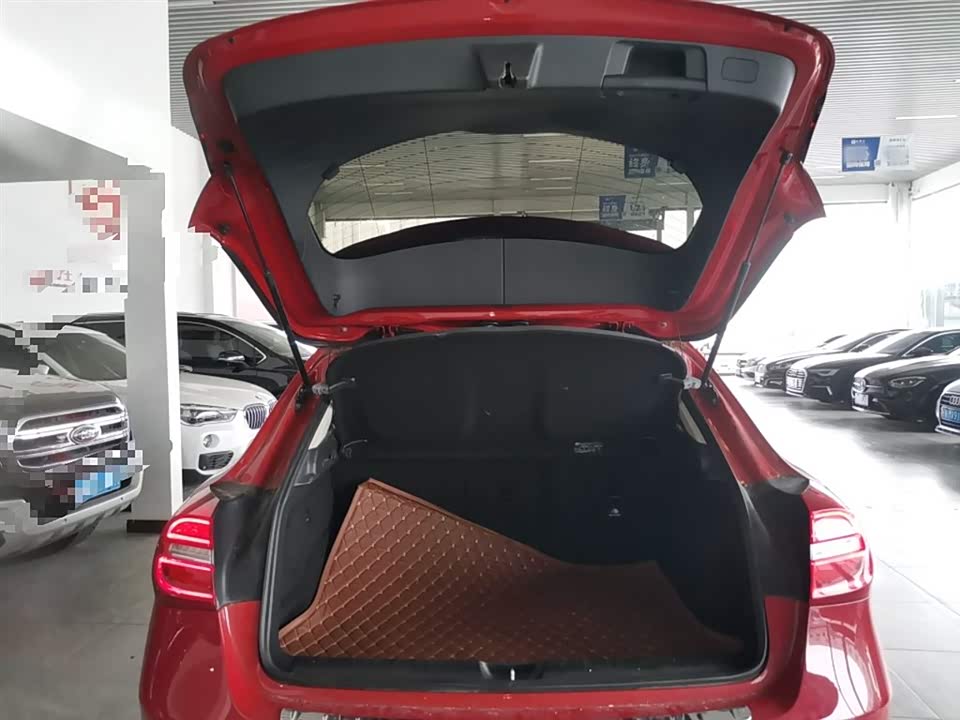 Mercedes-Benz GLA Mercedes-Benz GLA