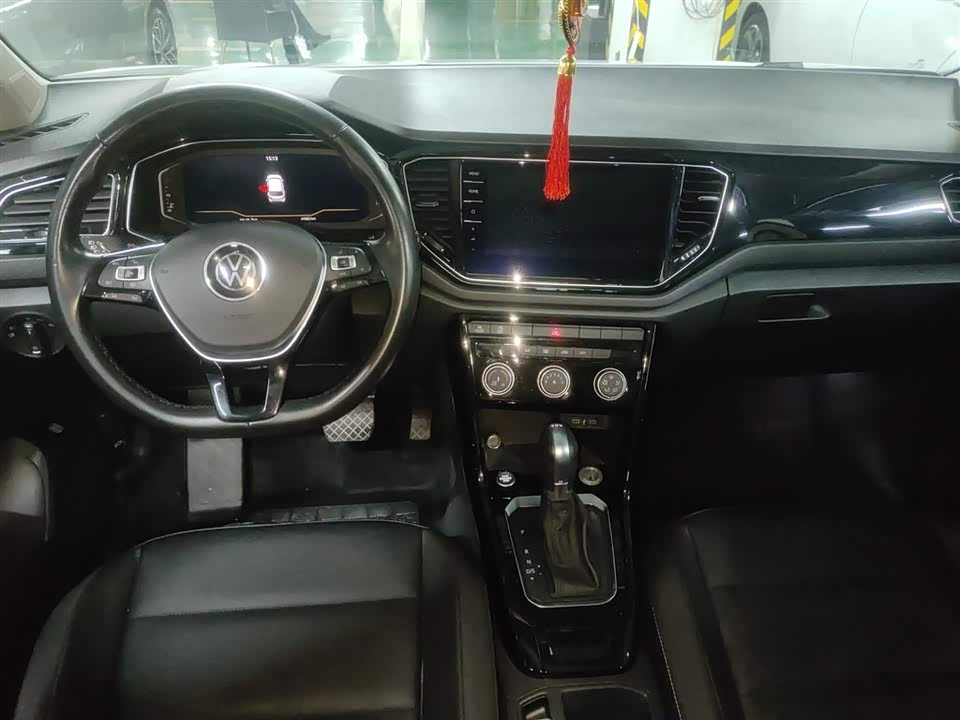 Volkswagen T-ROC exploring Songs