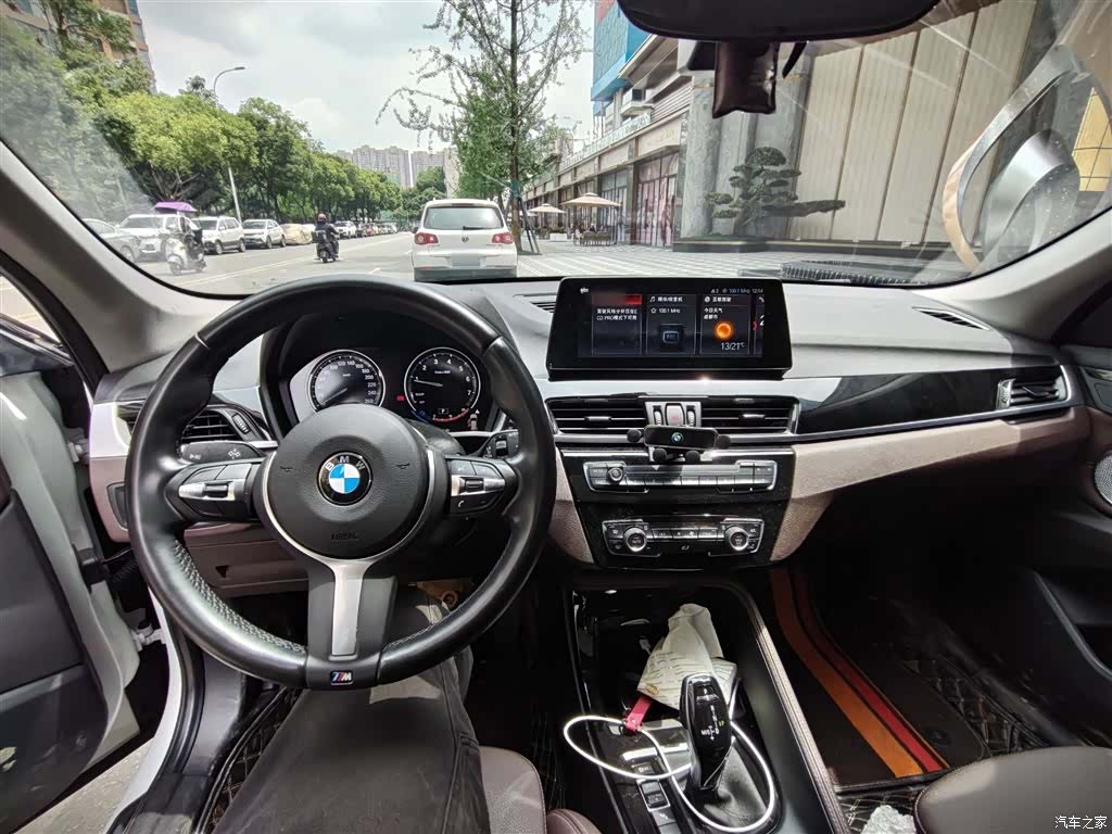 BMW X1, 2022 все фото