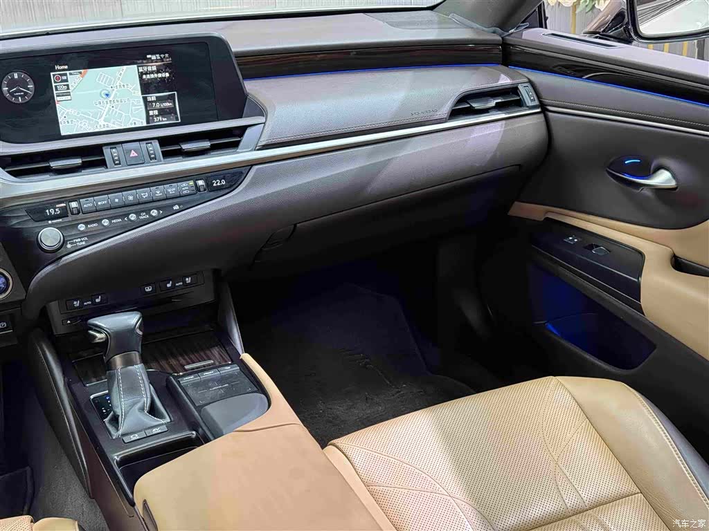 Lexus ES, 2021 11