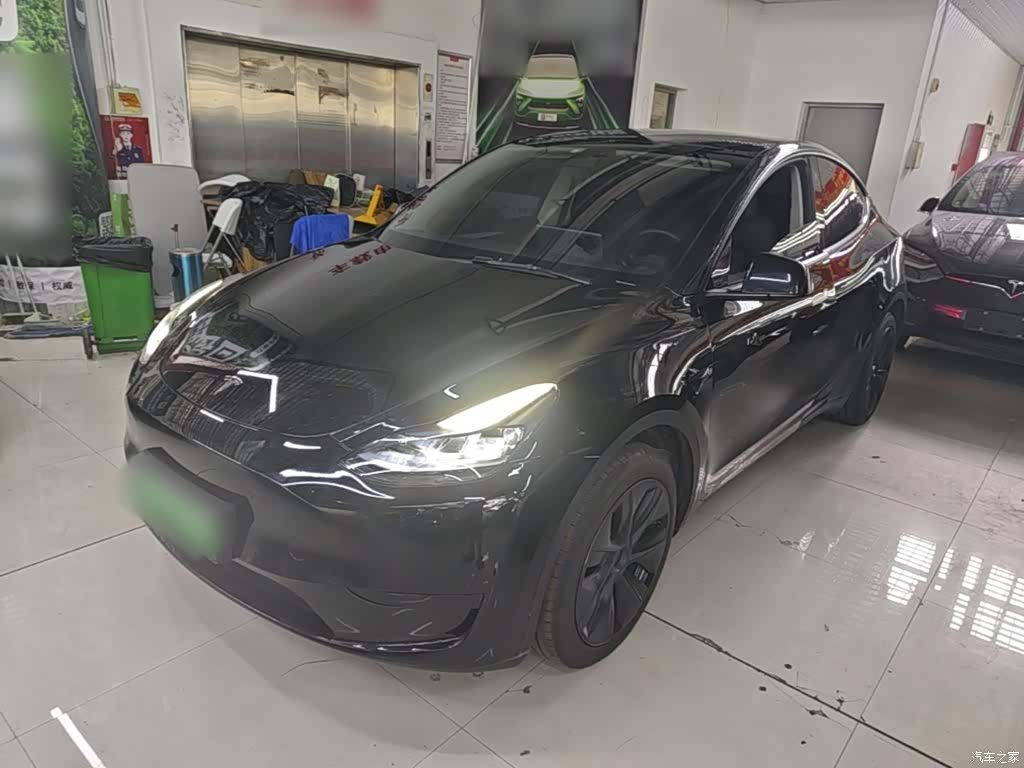 Tesla Model Y, 2023 1