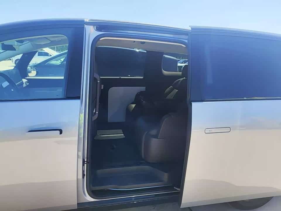 Li Auto Ideal MEGA