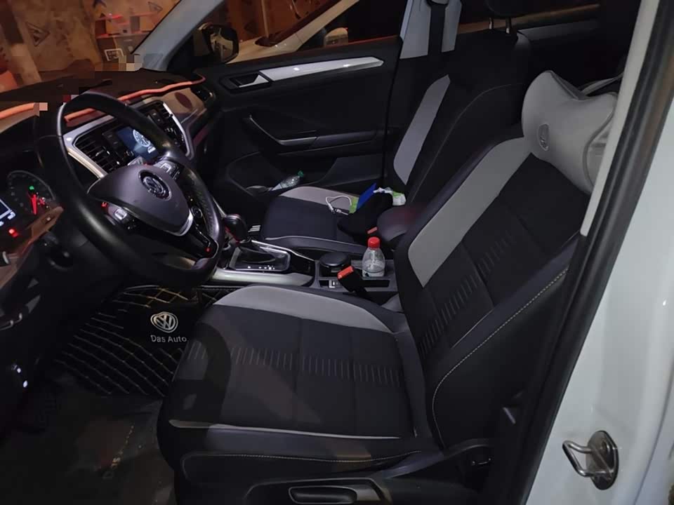 Volkswagen T-ROC exploring Songs