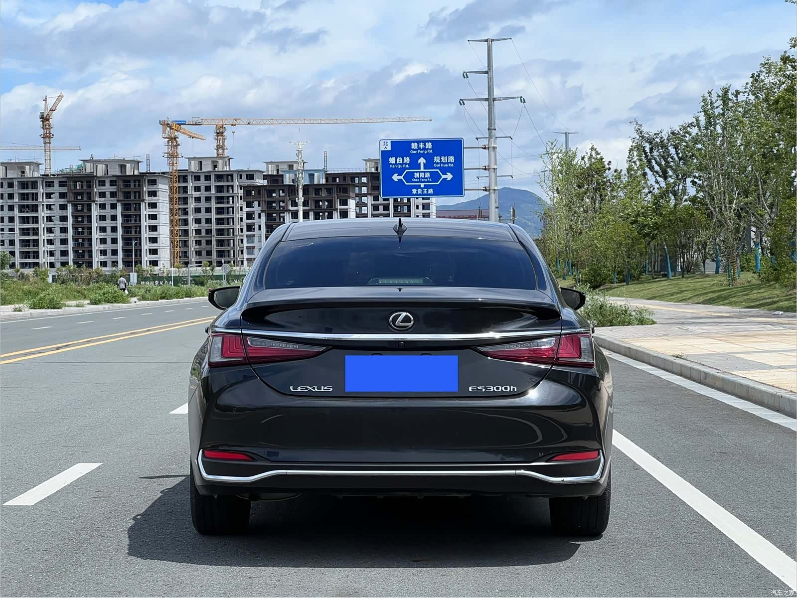Lexus ES, 2023 все фото