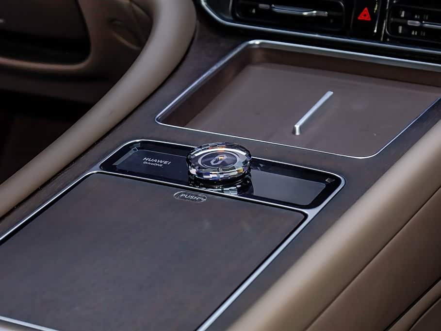 AITO Ask the world M9