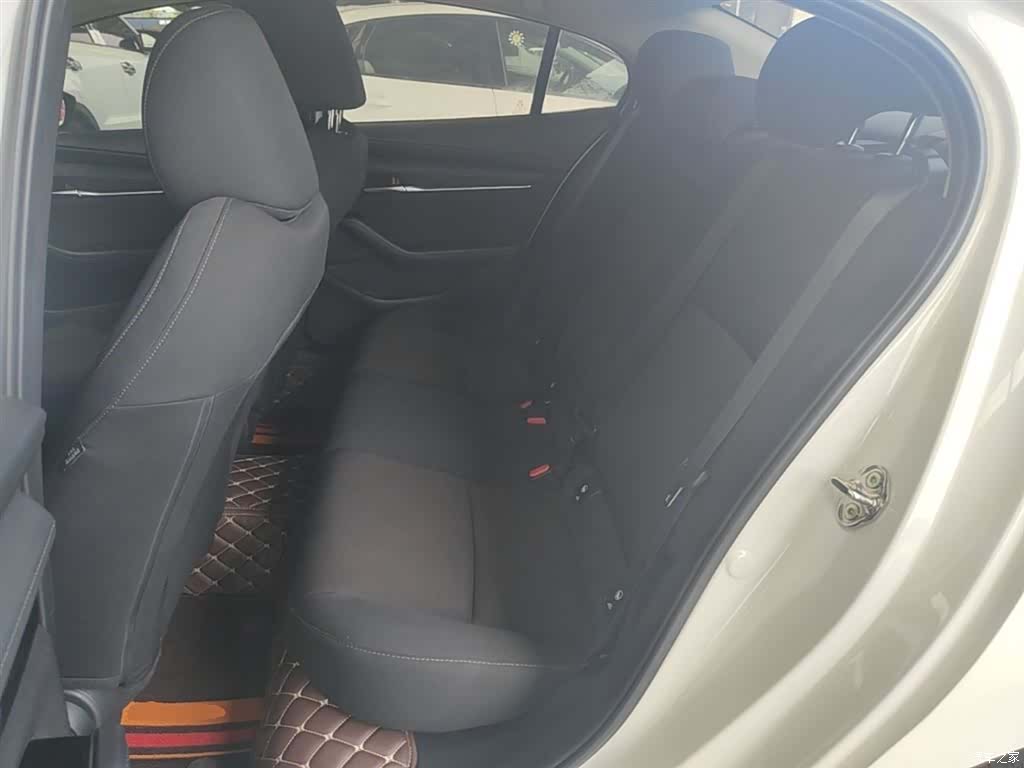 Mazda Mazda3, 2025 17