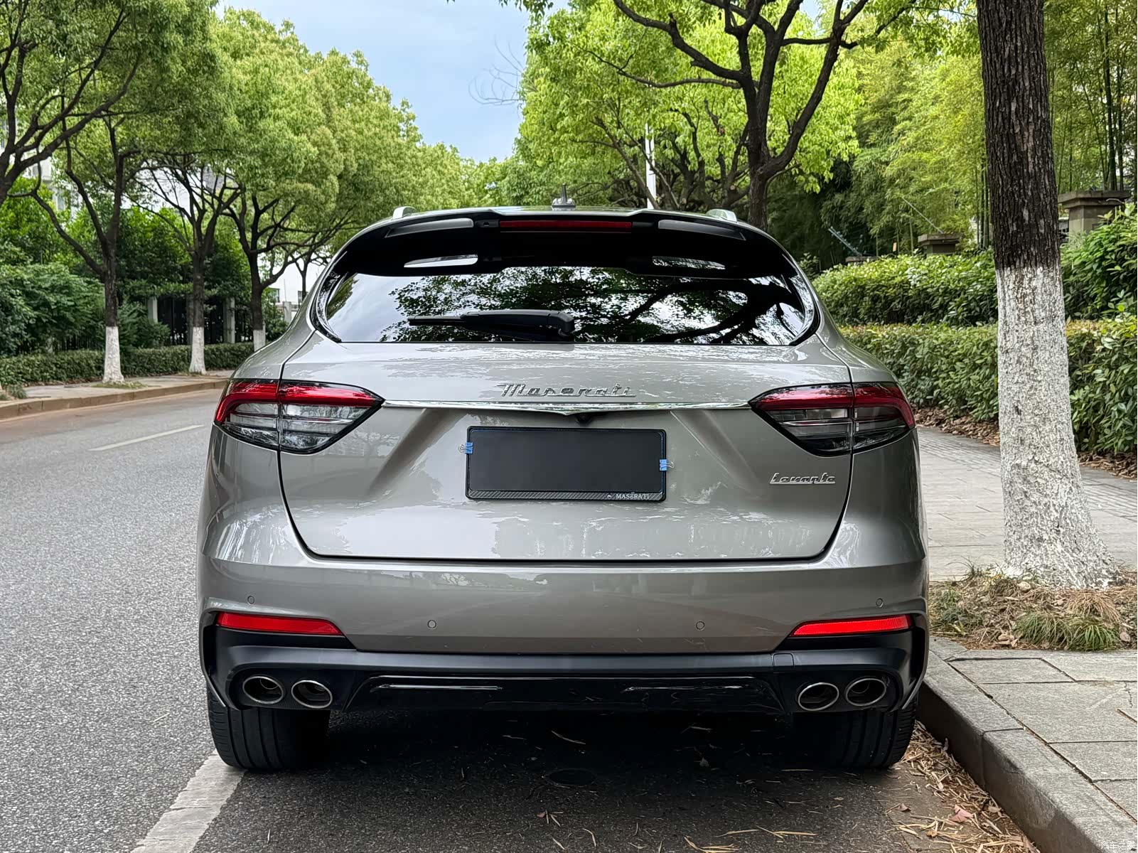 Maserati Levante, 2022 все фото