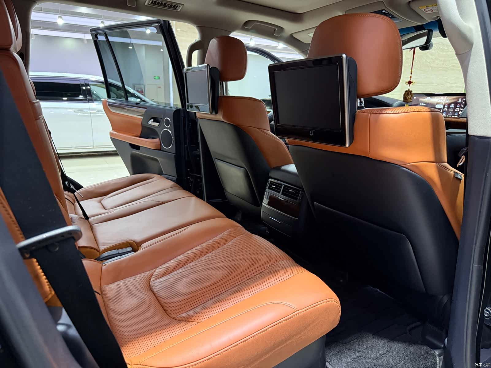 Lexus LX, 2019 8