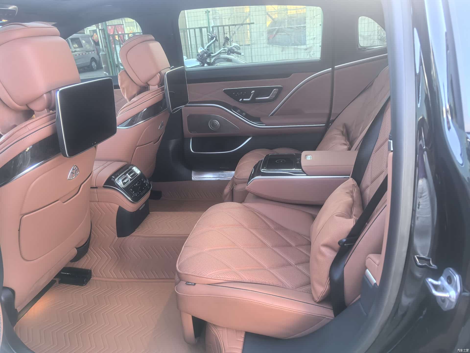 Maybach S-Class, 2023 6