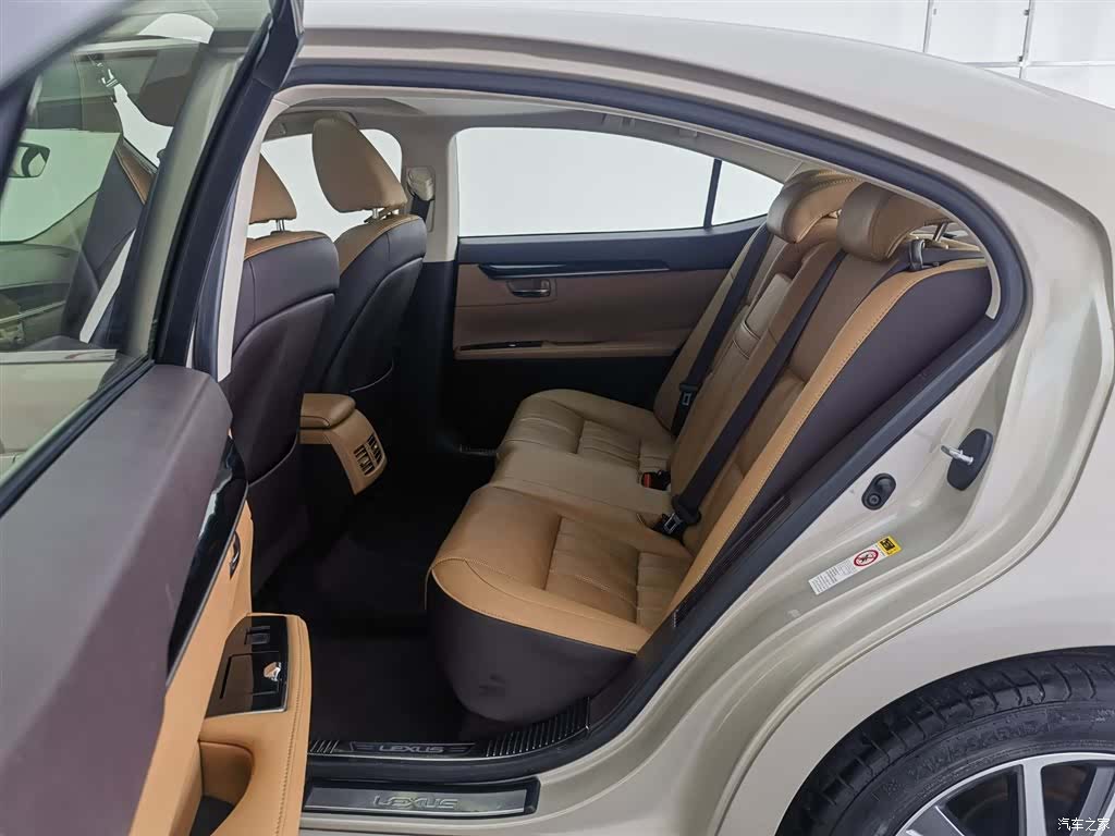 Lexus ES, 2017 15