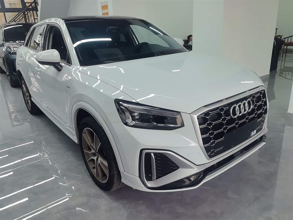 Audi Q2L
