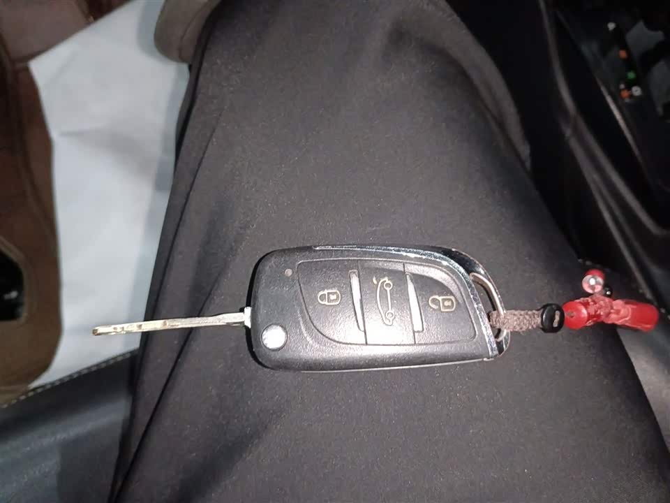 Toyota YARiS L to enjoy