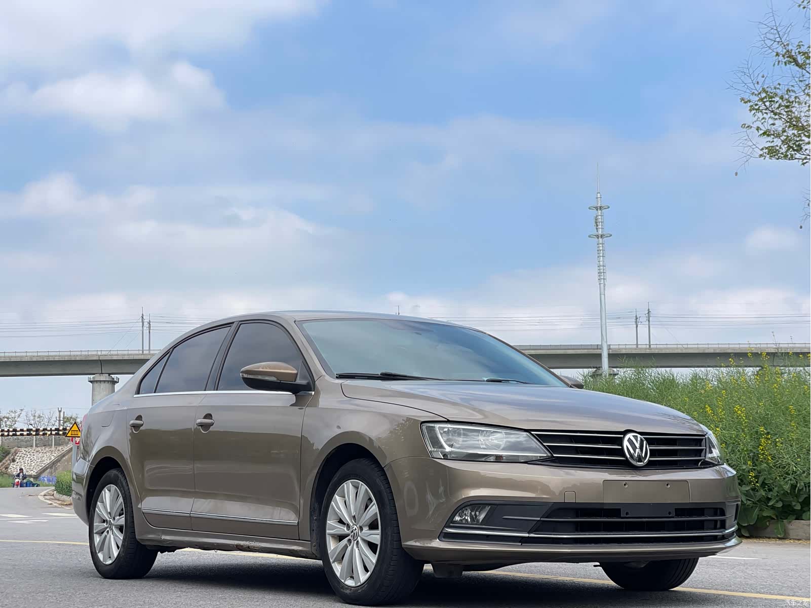 Volkswagen Sagitar, 2015 3