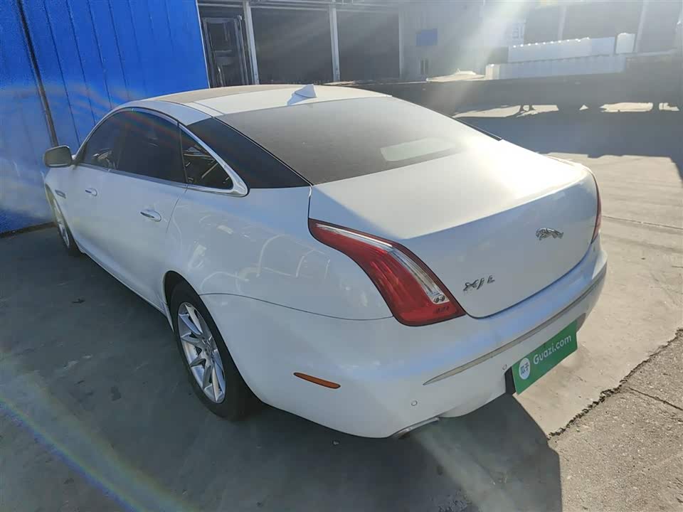 Jaguar XJ