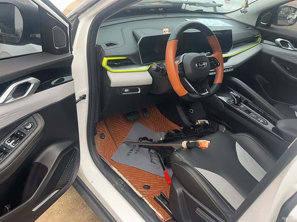 Geely Coolray, 2022 20