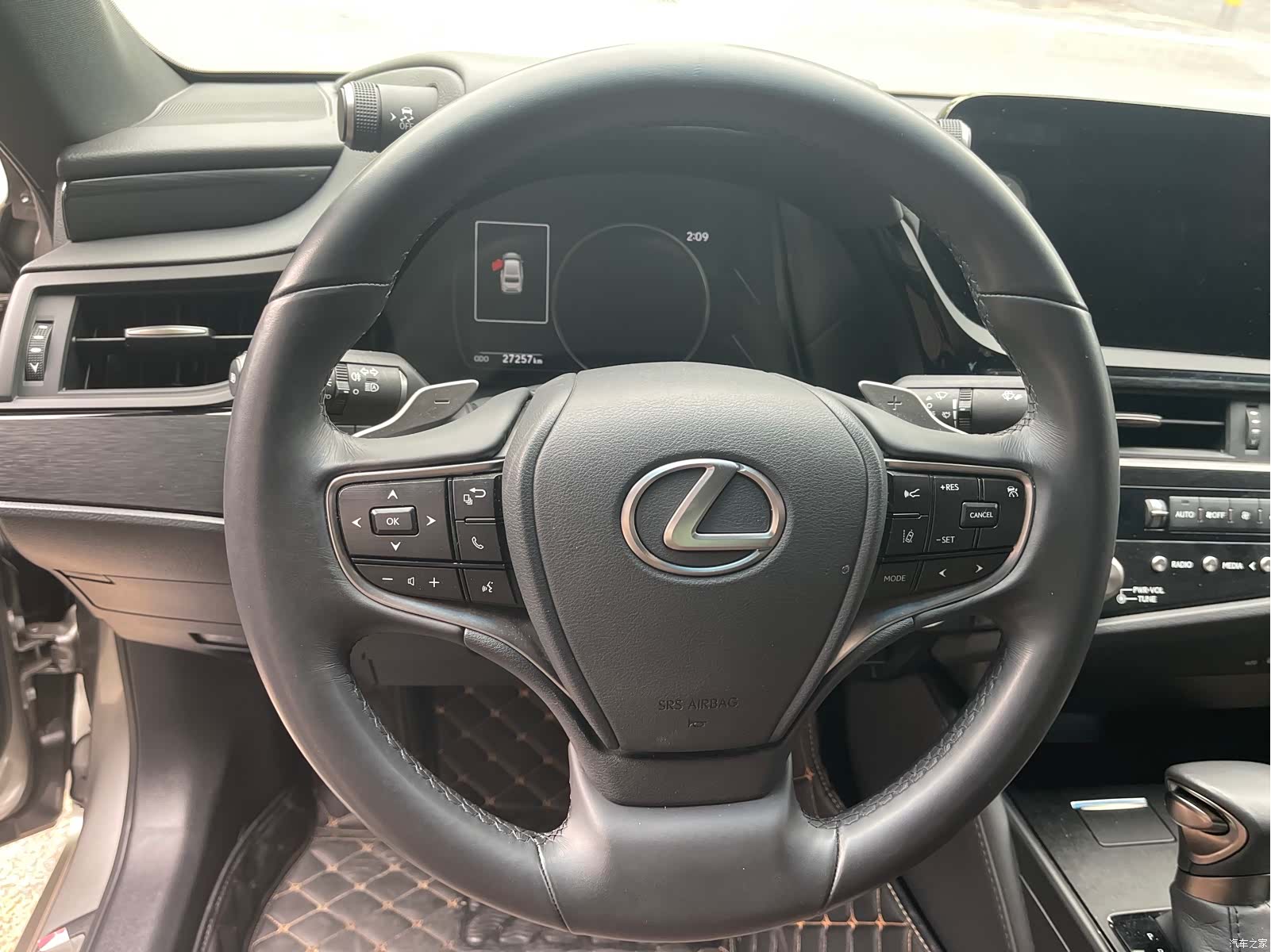 Lexus ES, 2023 16