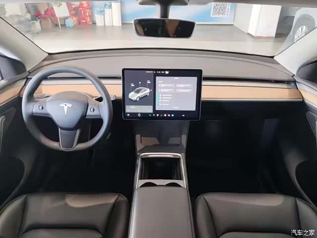 Tesla Model Y, 2021 4