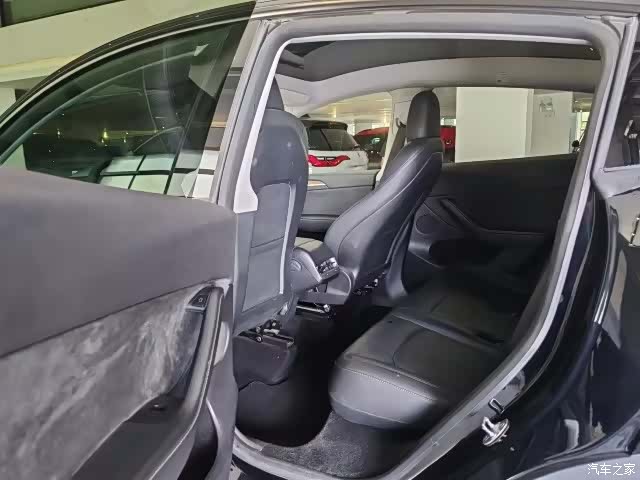 Tesla Model Y, 2021 все фото