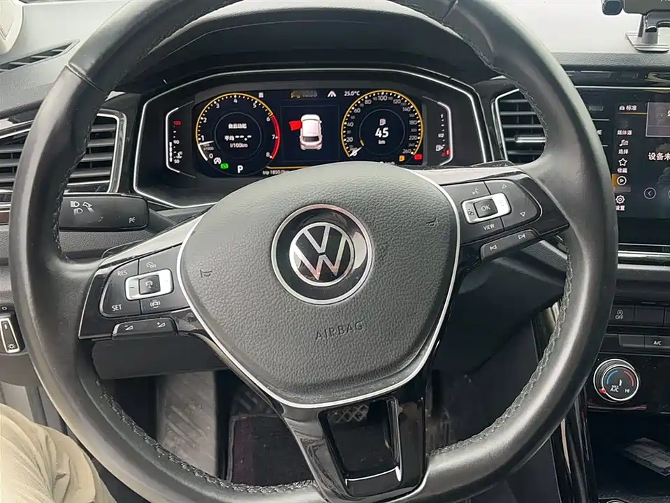 Volkswagen T-ROC exploring Songs