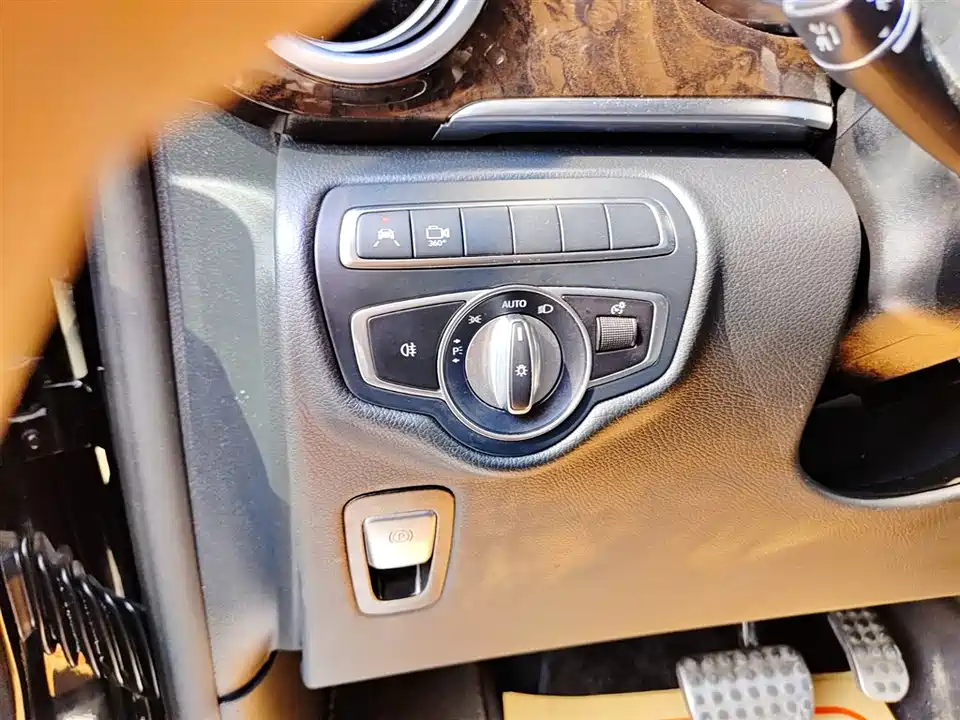 Mercedes-Benz V-class