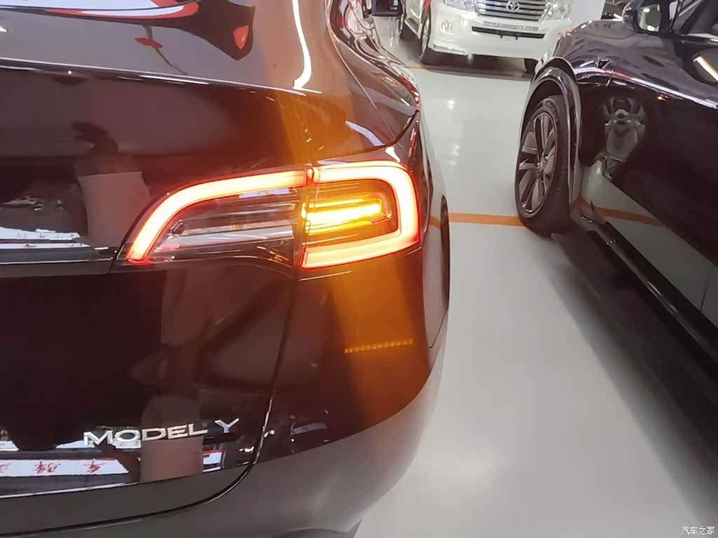 Tesla Model Y, 2023 8