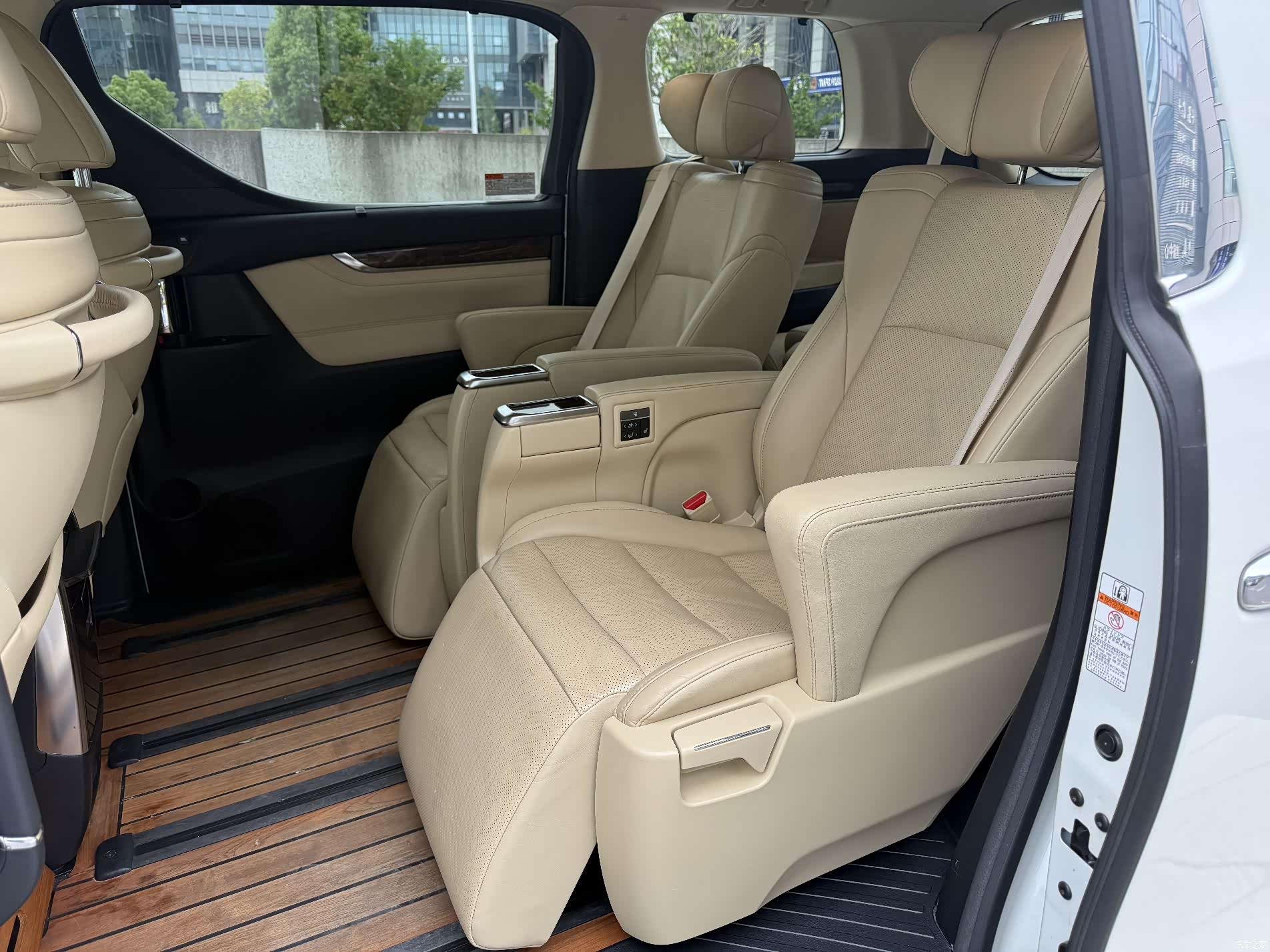 Toyota Alphard, 2019 9