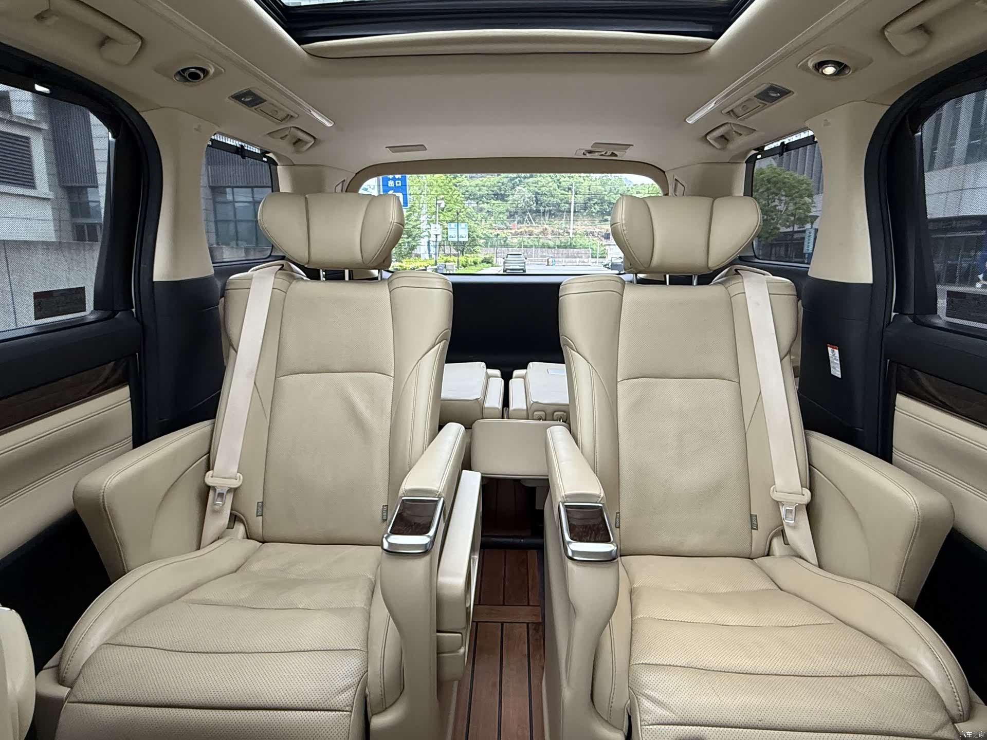 Toyota Alphard, 2019 15