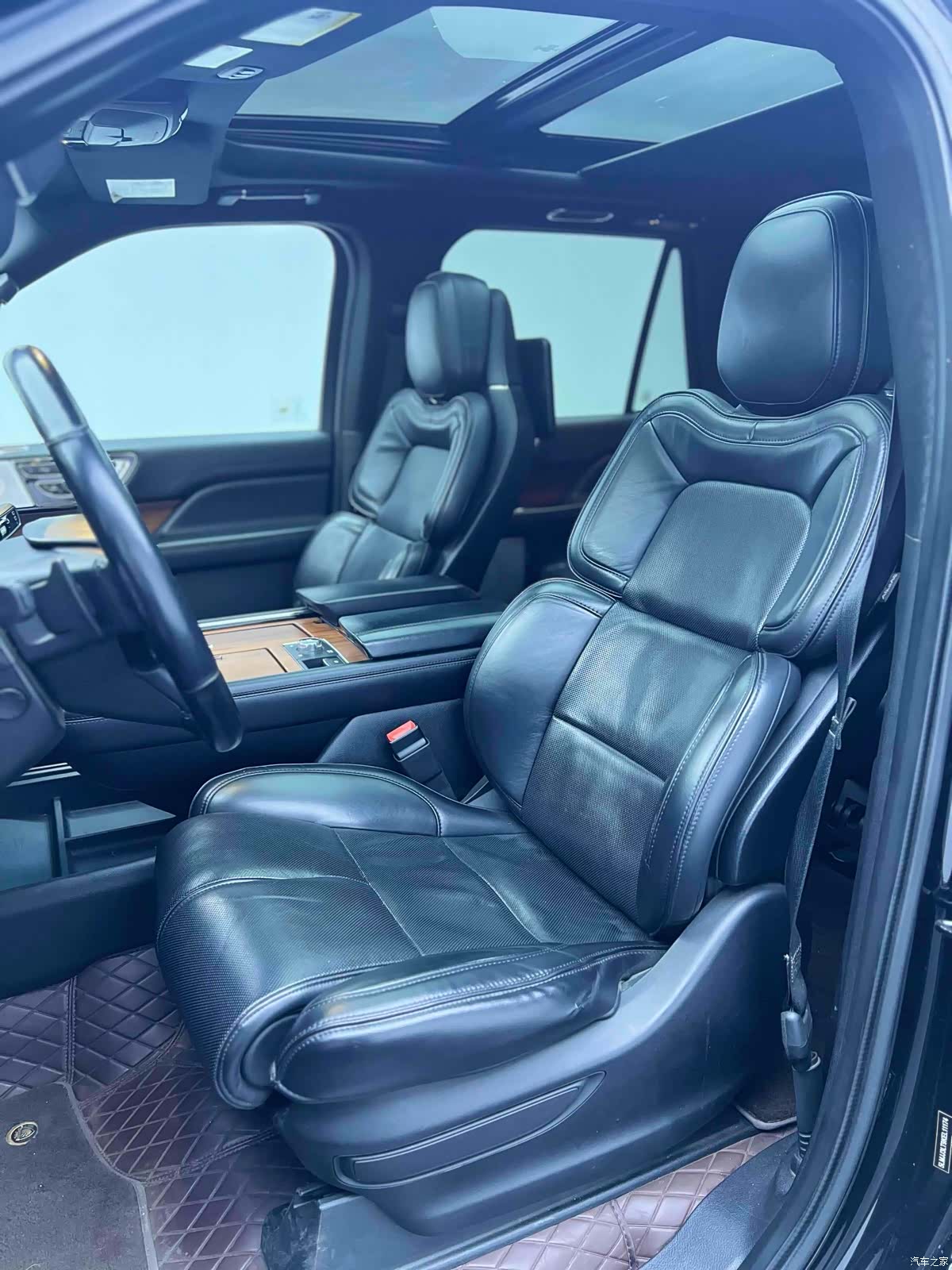 Lincoln Navigator, 2019 все фото