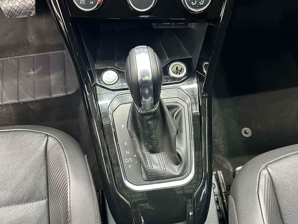 Volkswagen T-ROC exploring Songs